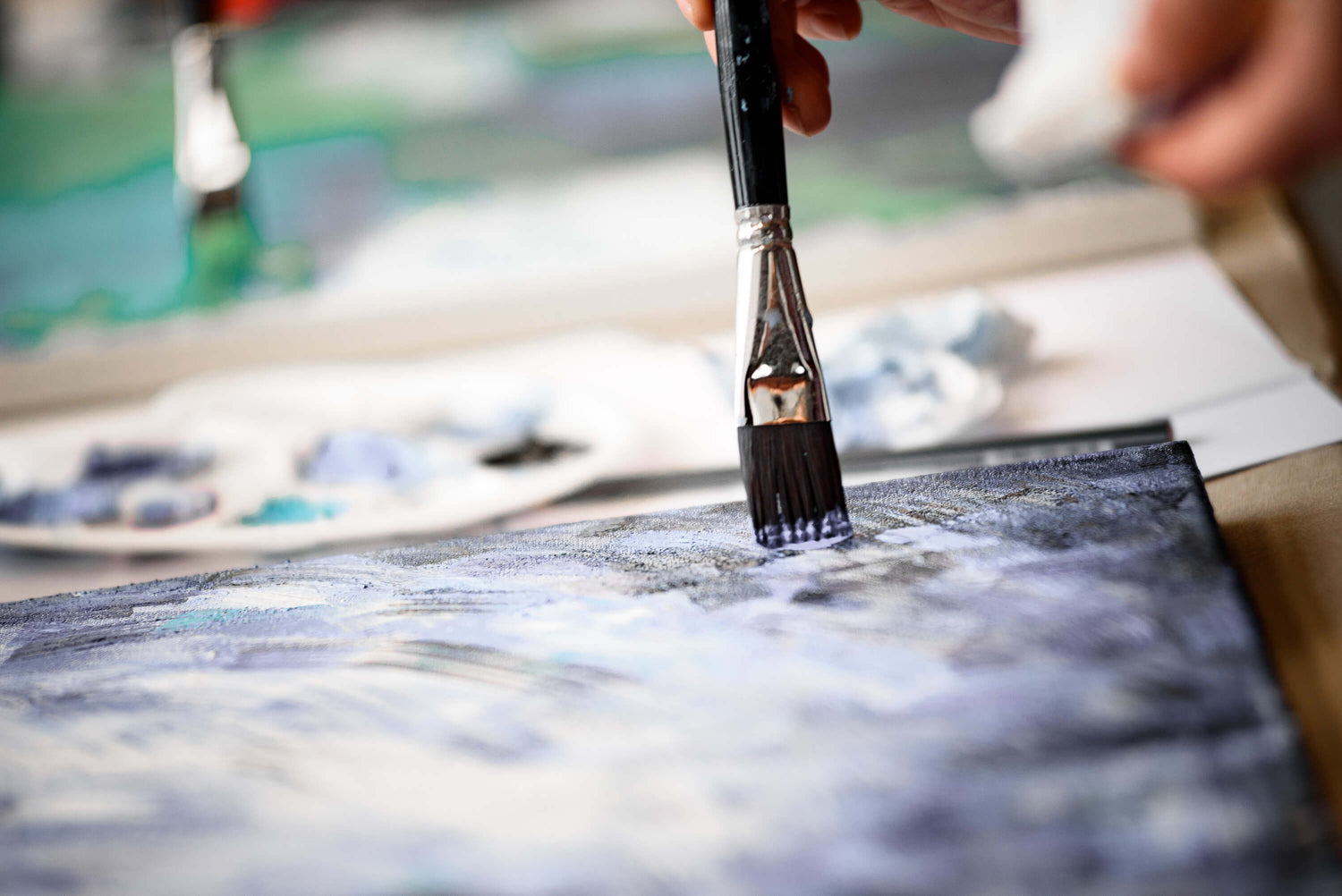 Gleznošanas process. Ļauj vaļu gleznot izvēloties savas krāsas. Master class creative process with laura Treimane Saulaja. Meistaklase gleznošanai ar Lauru Treimani Saulāju. Glenošanas nodarbības.